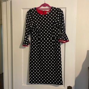 Polka dot dress with slightly flared sleeves